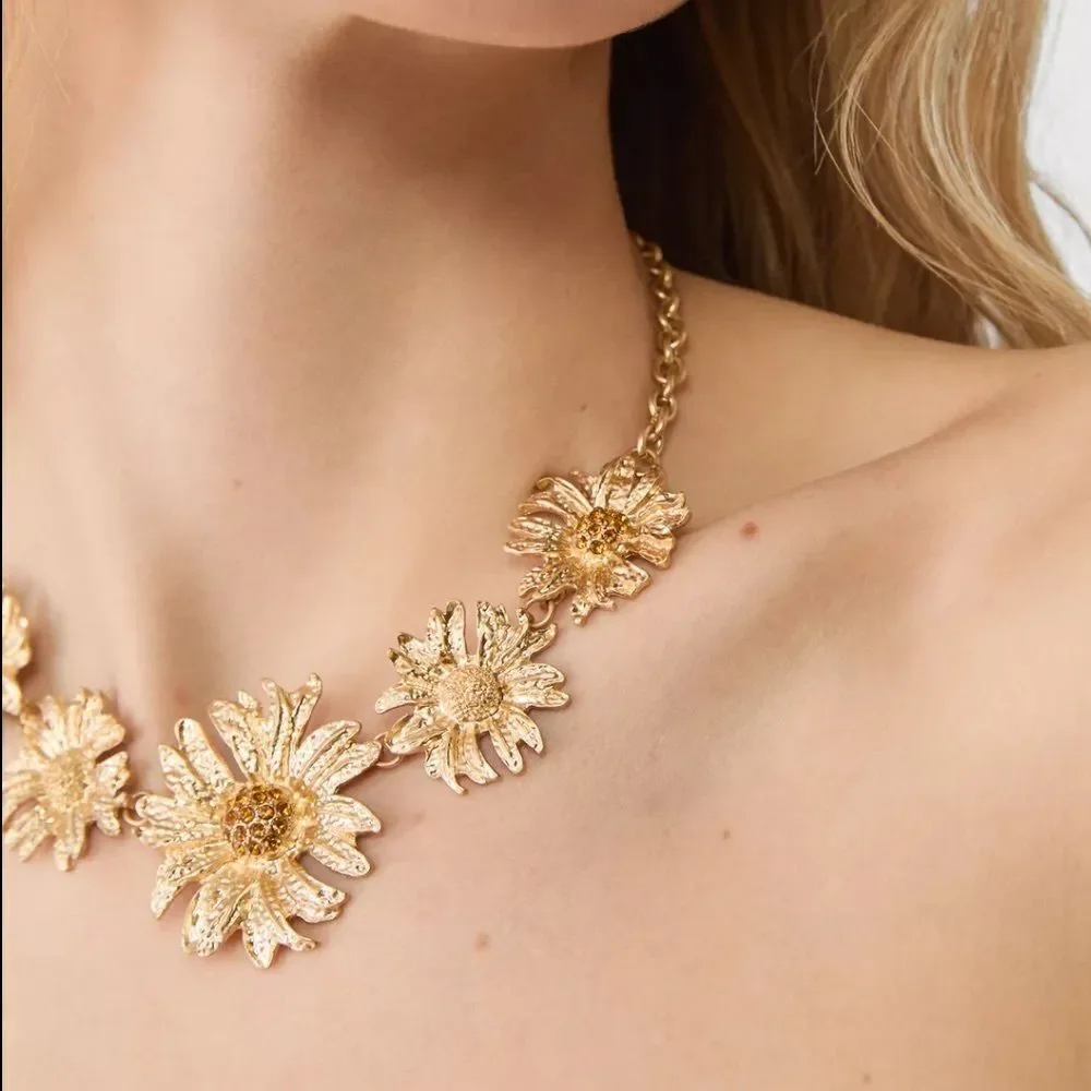Gold Floral Necklace A1181